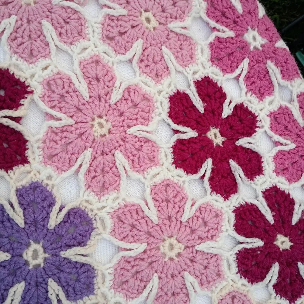 African Flower Throw Blanket Intricate Crocheted Edge Pink White Purple Pastel